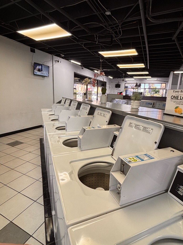 San Diego Laundromat Interior - Top-loading washers